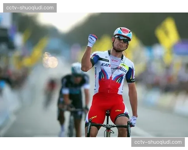 一场业余古典赛挑战:数千名爱好者在弗兰德斯风雨中骑行 一场业余古典赛挑战:数千名爱好者在弗兰德斯风雨中骑行