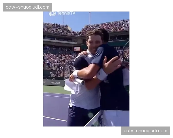 “特写瞬间：德约科维奇在印第安维尔斯大师赛决胜盘抢七后振臂怒吼”